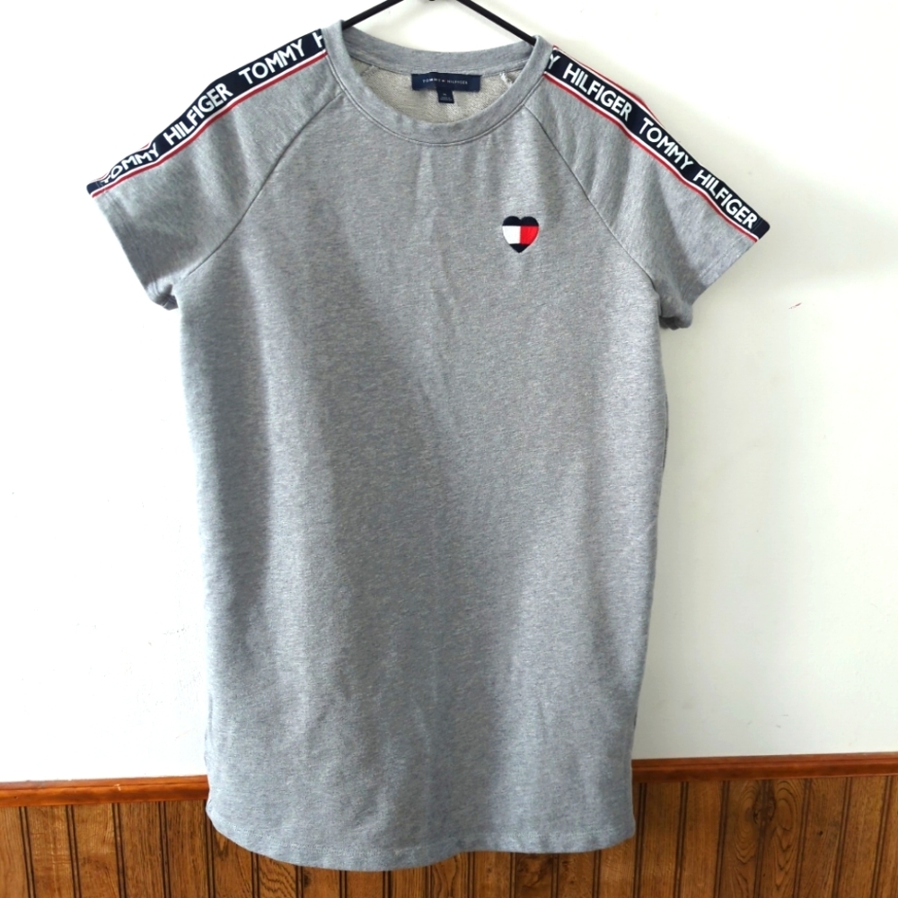 Tommy Hilfiger Short Sleeve  Sweatshirt Dress With Logo Trim And Heart S…